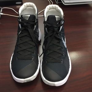 Women's Nike hyperdunk2015 brand new, never worn