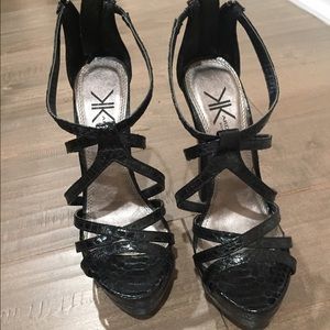 KARDASHIAN COLLECTION PYTHON SHOES SIZE 6.5