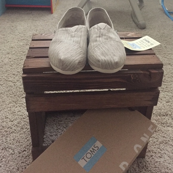 Toms slip ons