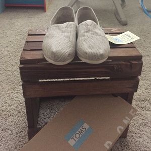 Toms slip ons