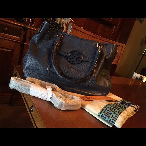 💥SOLD💥 Tory Burch Amanda Classic Handle Hobo