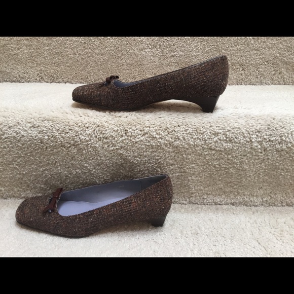 Bow Detail fabric / leather sole Practically New