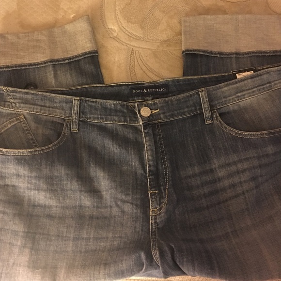 Rock & Republic Capri Size 24W BNWT Mid Rise