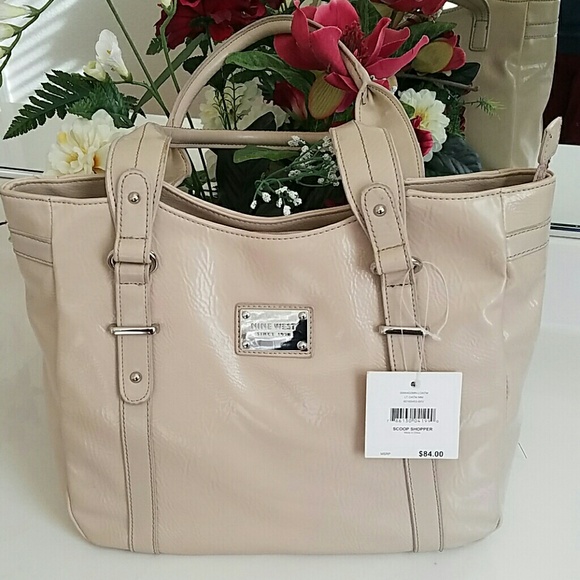 Nine West Handbags - Nine West Leather Tote