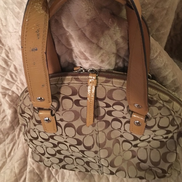 HUGE Coach bag - Picture 2 of 4