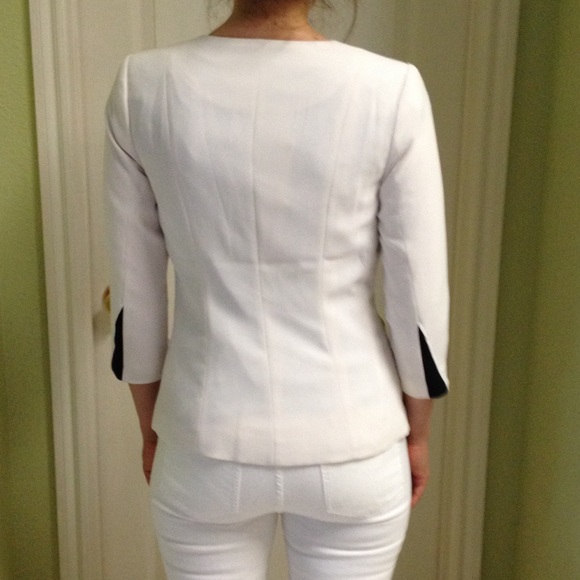 Off white blazer jacket with black details - Picture 2 of 4