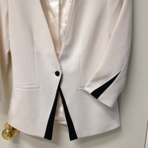 Off white blazer jacket with black details - Picture 4 of 4