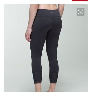 Lululemon Find Your Flow crops