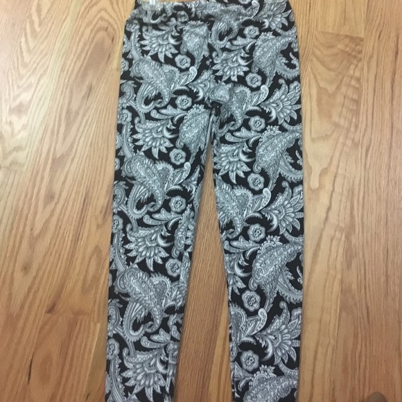 Paisley Floral Print Black and White Leggings - Picture 3 of 3