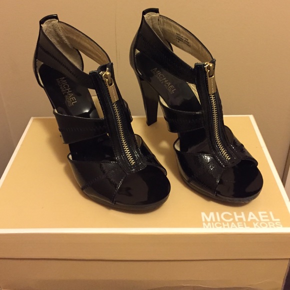 Michael Kors Berkeley T-Strap Leather Pump
