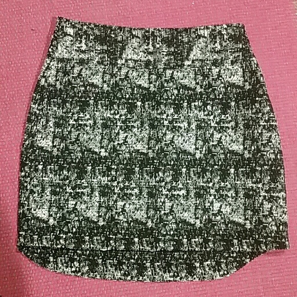 Black & White Tweed Mini Skirt, Sz 2, BananaRep