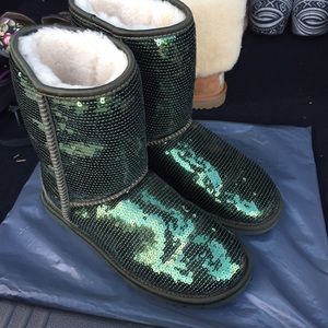 WOMENS SPARKLY EMERALD UGGS✨