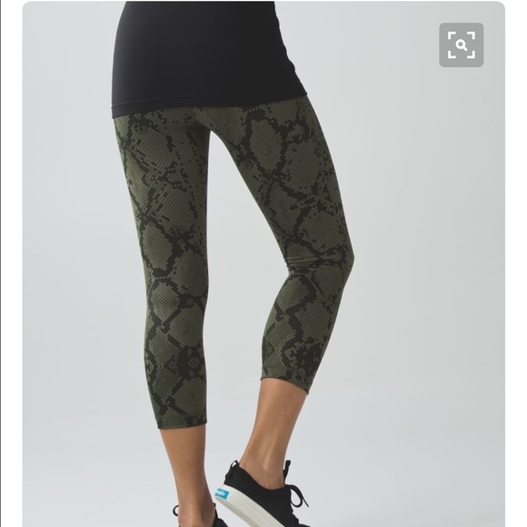 Lululemon Wonder Under crops