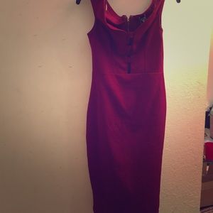 95% polyester,  5% spandex .  Right fight dress❤️.