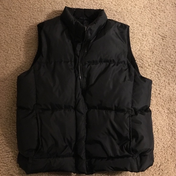 Gap black puff vest with pockets Price Negotiable