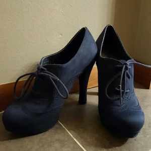 Blue suede Fioni heals