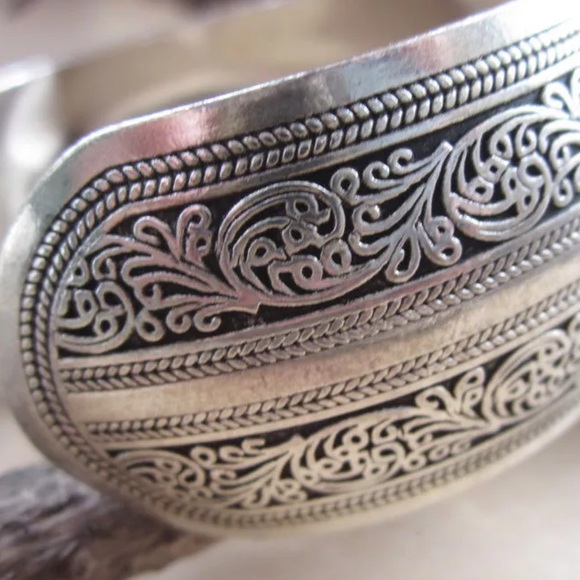 Convex Tibetan Silver Cuff - Picture 3 of 4