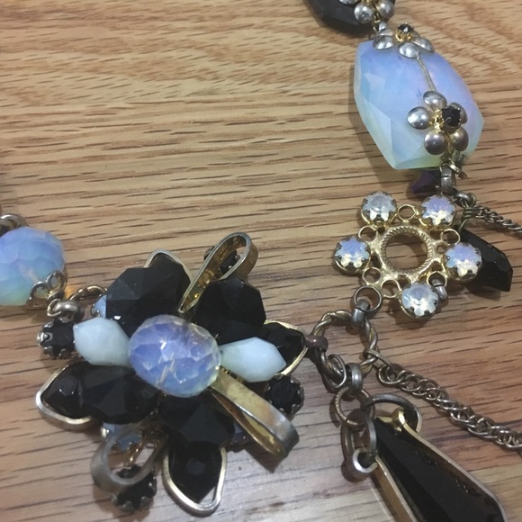 Gorgeous Chunky Gold Statement Necklace - Picture 2 of 4