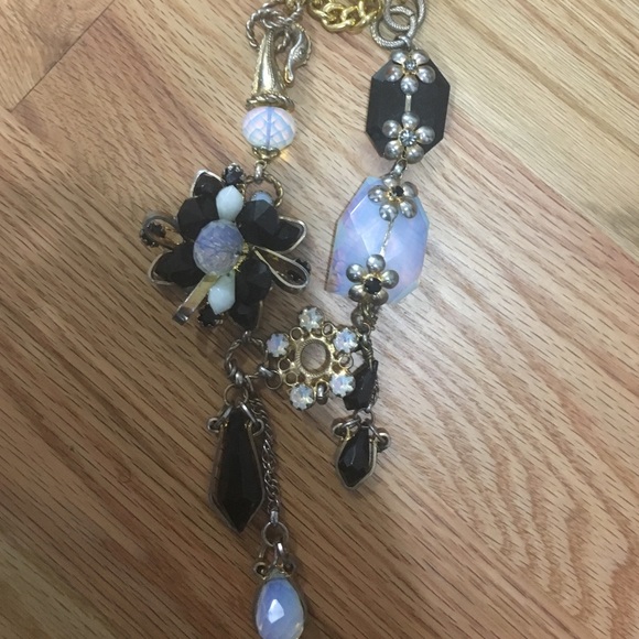 Gorgeous Chunky Gold Statement Necklace - Picture 4 of 4