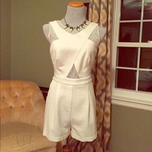 BCBG white lace jumper👰🏻🍾