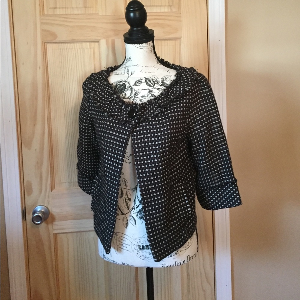 Sophisticated 1 button Black houndstooth style top