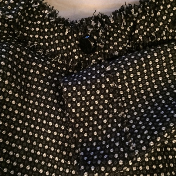 Sophisticated 1 button Black houndstooth style top - Picture 7 of 7