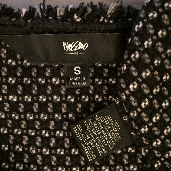 Sophisticated 1 button Black houndstooth style top - Picture 6 of 7