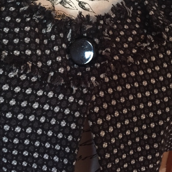 Sophisticated 1 button Black houndstooth style top - Picture 2 of 7