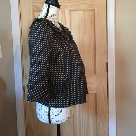 Sophisticated 1 button Black houndstooth style top - Picture 3 of 7
