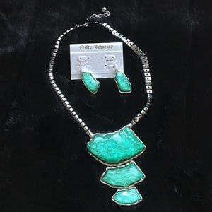 Beautiful water illusion necklace