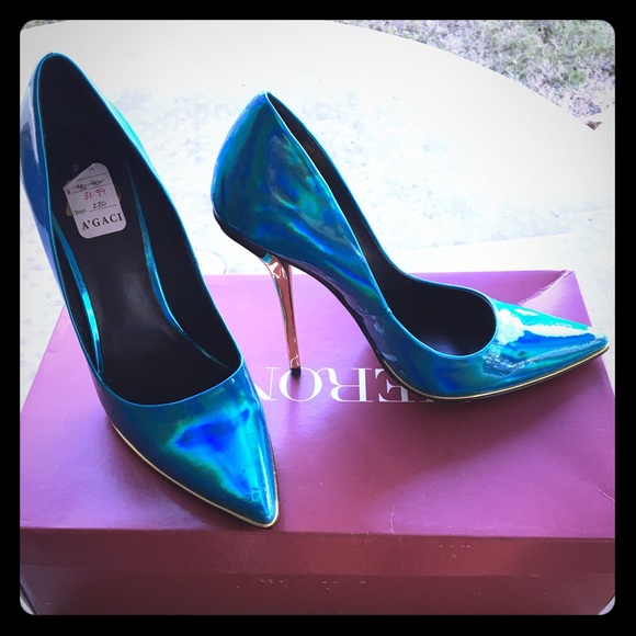 Metallic heel