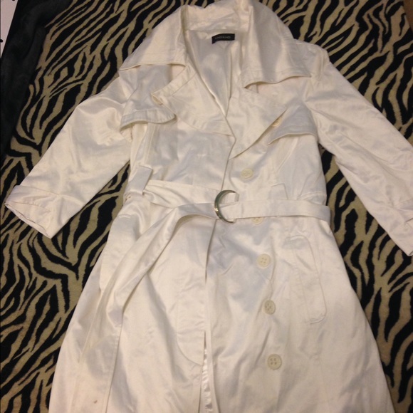 Bebe satiny trench coat