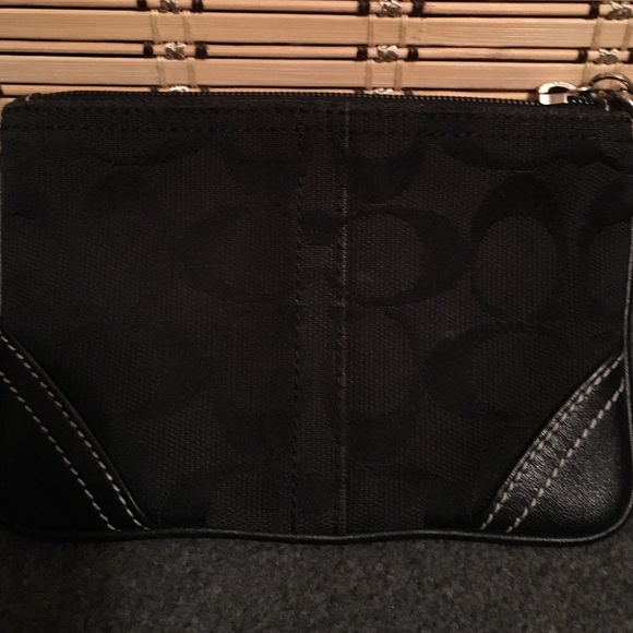 Coach back wristlet - Picture 3 of 4