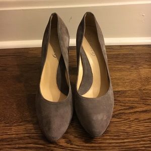 Boutique 9 Gray Suede Pumps
