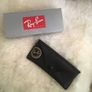 Ray-Ban aviators 😎