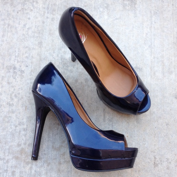 D navy blue shiny heels