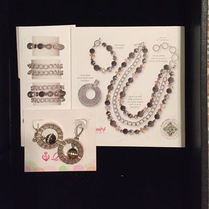 Jewelry set 25 different looks matching earrings.