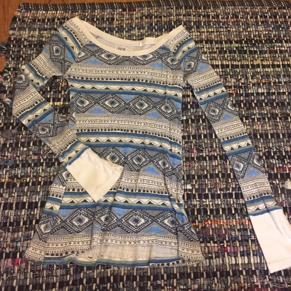 American Eagle tribal-like long sleeve