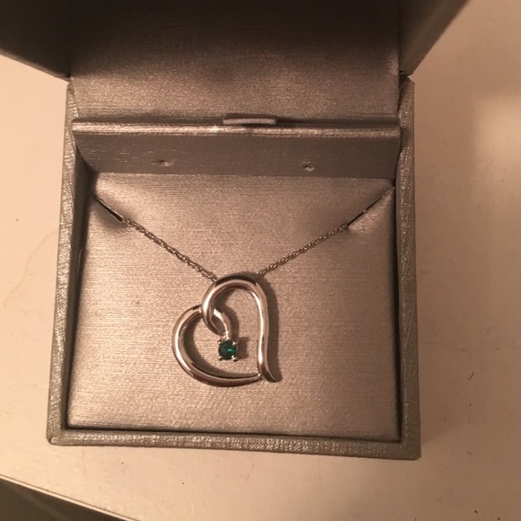 Silver heart emerald necklace