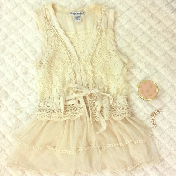 Translucent beige vest with detailed embroidery