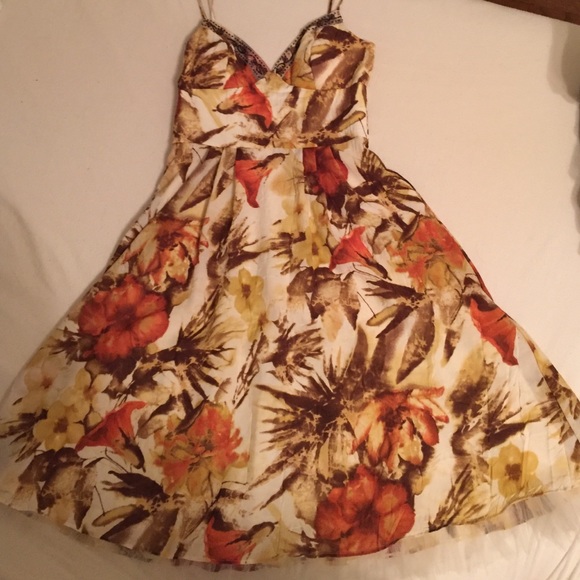 BCBG Paris Dresses & Skirts - BCBG Paris Floral Dress