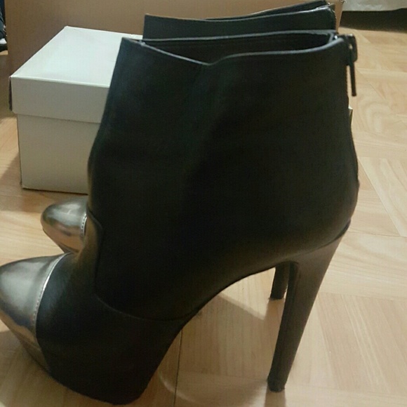 Jessica Simpson black leather bootie