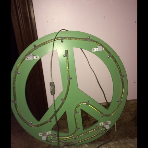 PB teen wall Decour light up peace sign - Picture 3 of 4