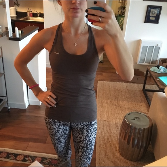 Nike DriFit Tanks! Size Small - Picture 2 of 3