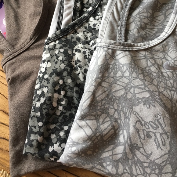 Nike DriFit Tanks! Size Small - Picture 3 of 3