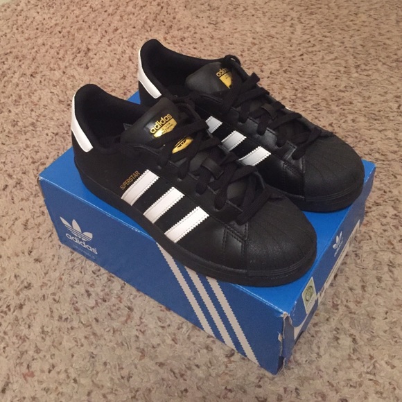 Black adidas 👟