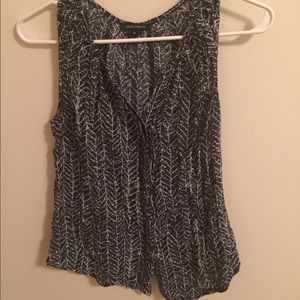 Business casual sleeveless top size M