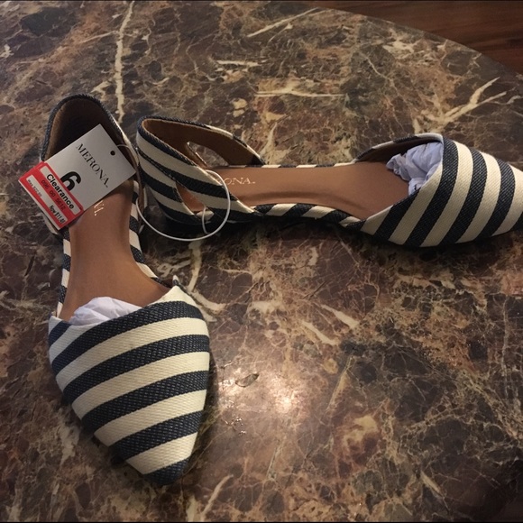 Cute striped flats! NEW!