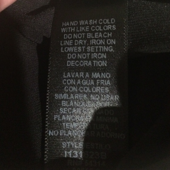 Beautiful low cut sleeveless dress - Picture 4 of 4