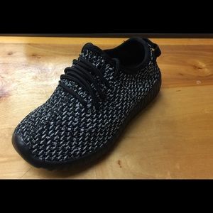 Kids black runners
